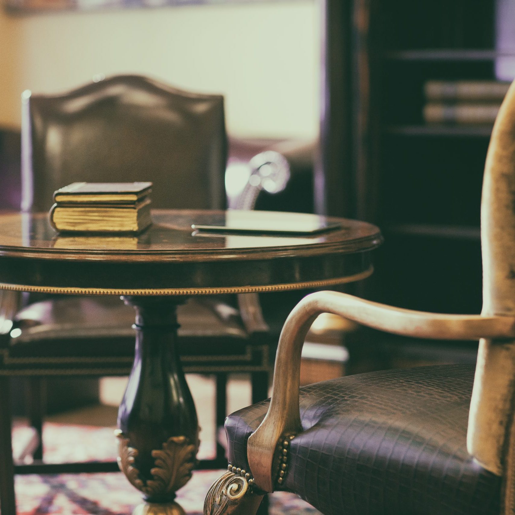Rich vintage house with leather interior and a lamp on the table