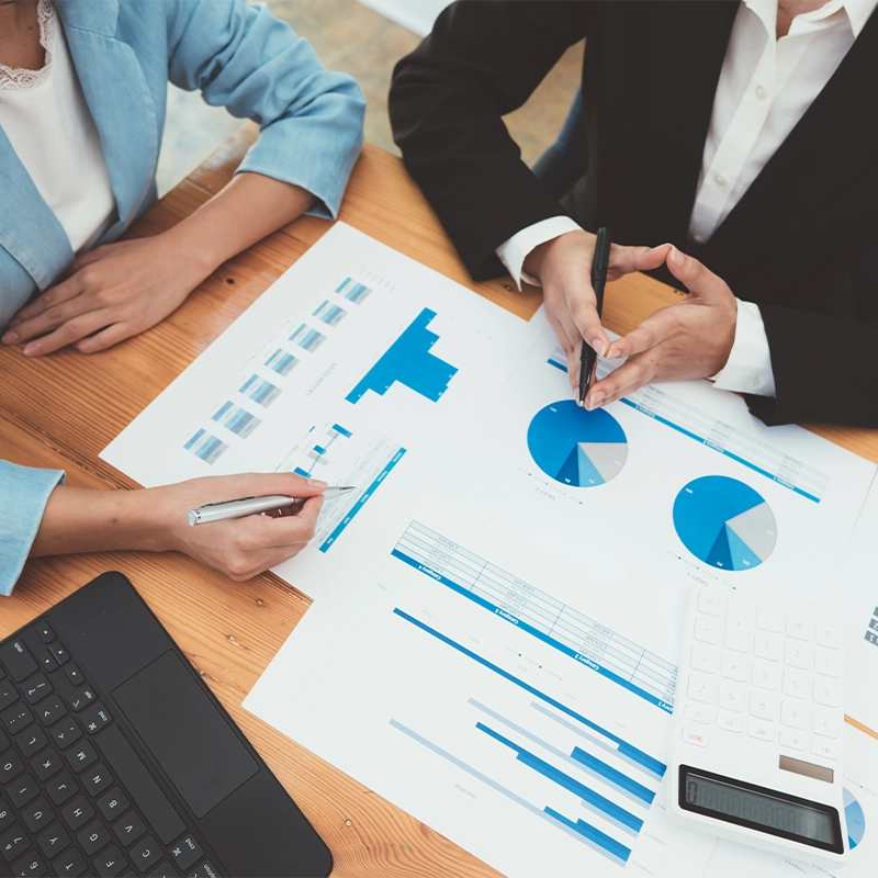 Prestamos asesoramiento tributario, societario y financiero a empresas, grupos empresariales y patrimonios familiares, especialmente en materias que requieren una coordinación estrecha entre las áreas fiscal, mercantil y económico-financiera.